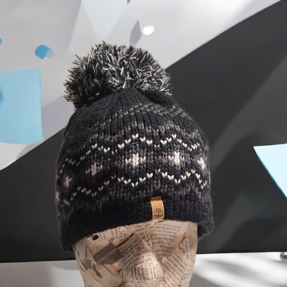Mens Womens Timberland black & white knit beanie with white geometric pattern